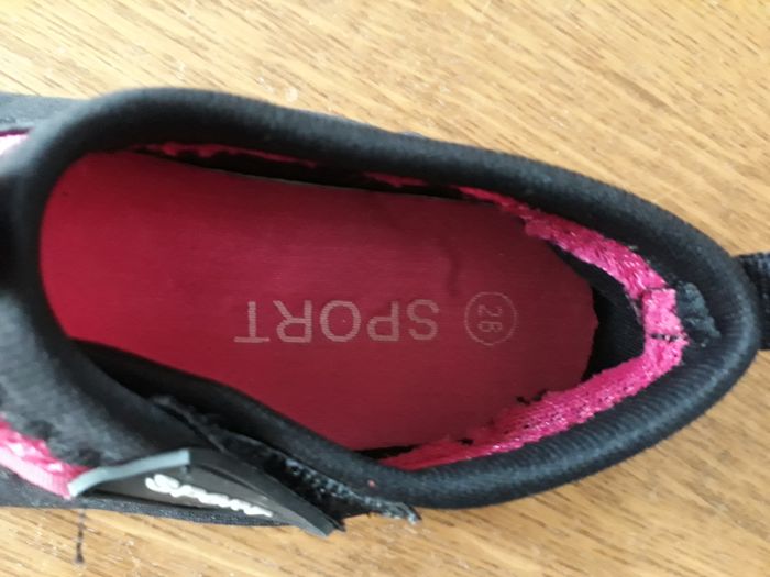 Chaussures aquatiques , piscine , fille noire et rose Sport P 28 - photo numéro 2