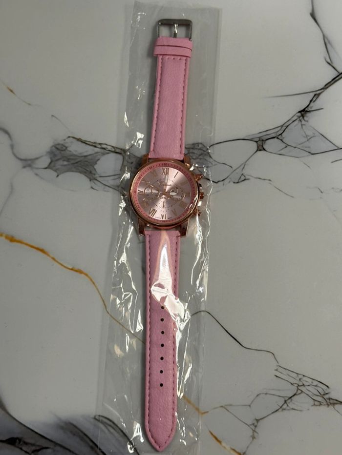 Montre Rose Clair « Geneva » Neuve - photo numéro 4
