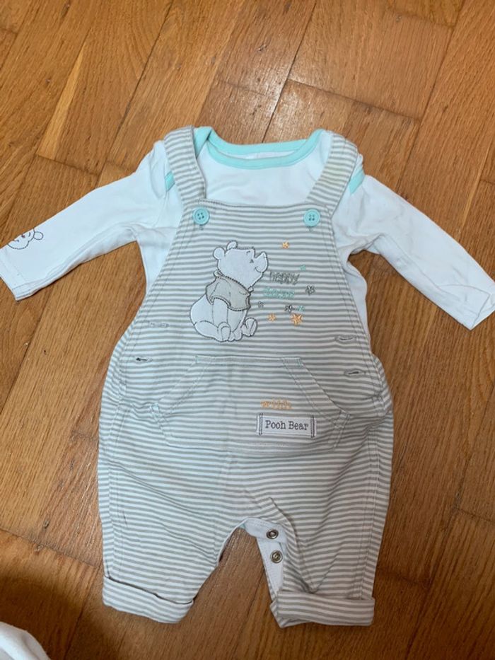 Ensemble salopette body Winnie l’ourson 1 mois