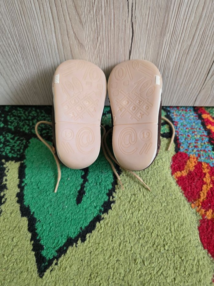 CHAUSSURES BÉBÉ GARÇON EN DAIM MARRON NEUF TAILLE 19 MARQUE CREEKS - photo numéro 5