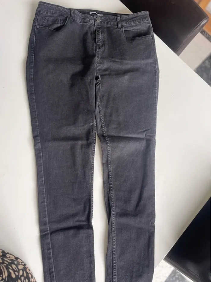 Jean noir taille 42 - photo numéro 2
