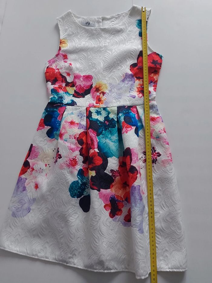 Robe style rétro vintage. Fleurie sans manche col rond taille 36 zippée à l'arrière - photo numéro 6