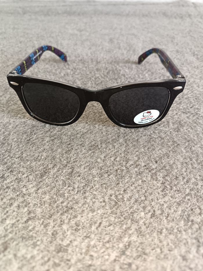 Lunette de soleil enfant noir hello kitty neuve