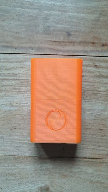 Boite de rangement en plastique rigide orange pour tubes 