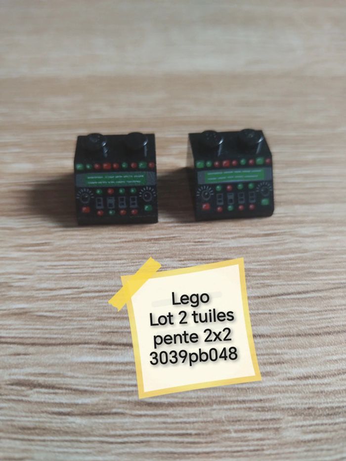 Lego lot 2 tuiles pente 2x2 réf 3039pb048
