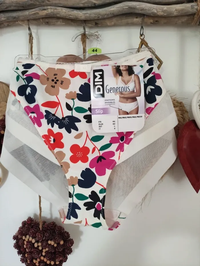 👄 culotte haute tanga 🌺 42 EUR/44FR - photo numéro 2