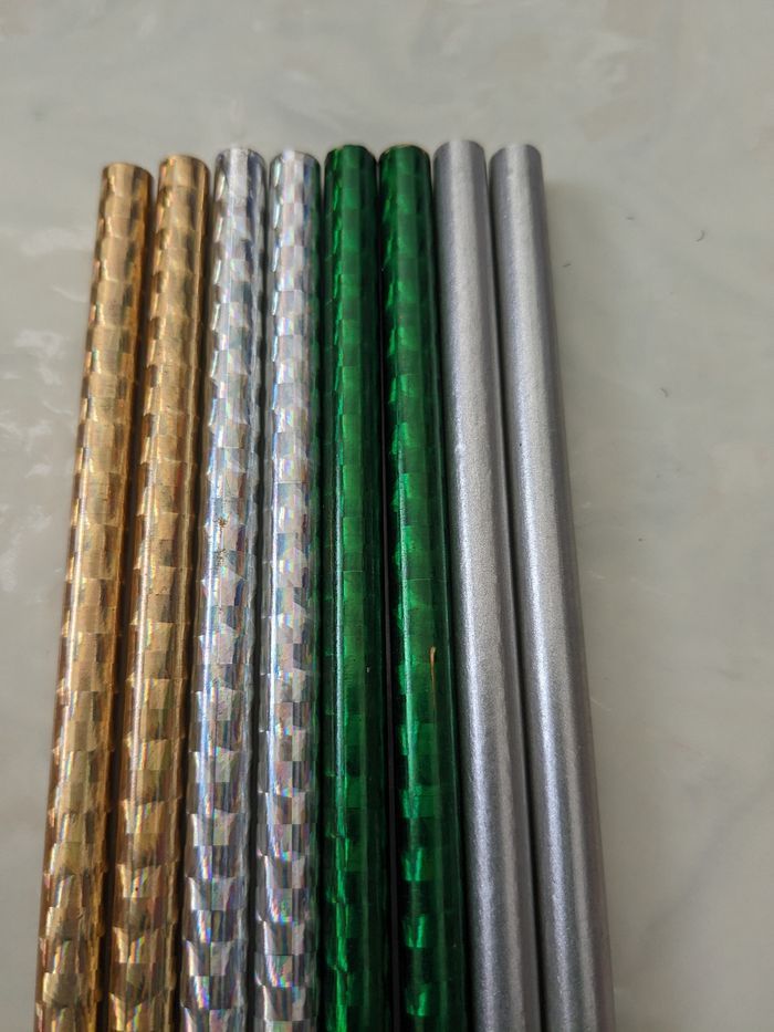 Lot de 8 crayons de papier tout brillant avec gommes. - photo numéro 3