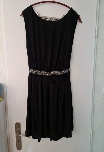 Robe noire Naf Naf 34 très joli dos