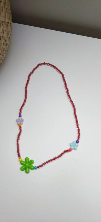 Collier de perles rouges