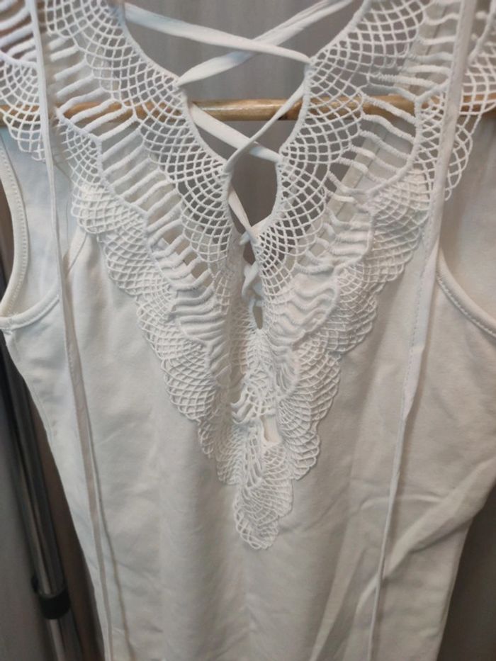 Top blanc laçage - photo numéro 2