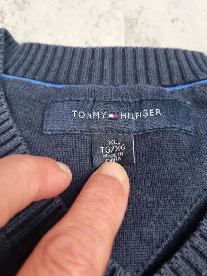 Pull col V rayé Tommy Hilfiger XL Homme – Style vintage chic, très bon état - photo numéro 6