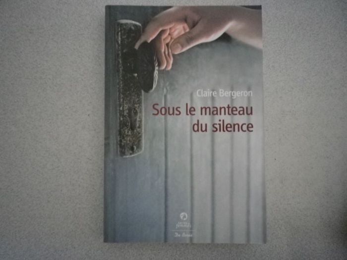 SOUS LE MANTEAU DU SILENCE