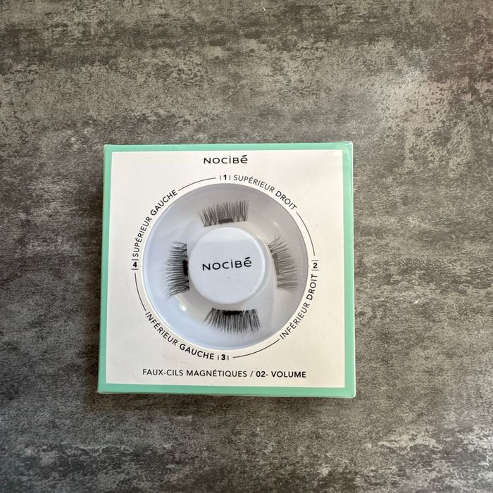 Faux cils