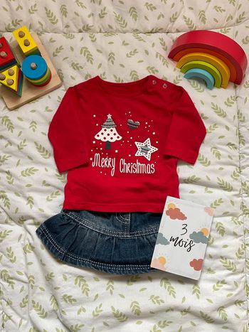 ensemble teeshirt rouge de noël et jupe en jean bleu les p'tits babies 3 mois