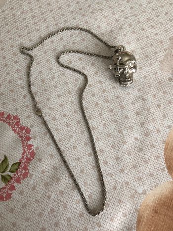 Collier tête de mort strass
