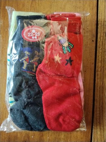Lot de 10 chaussettes enfants 22-25 neuves