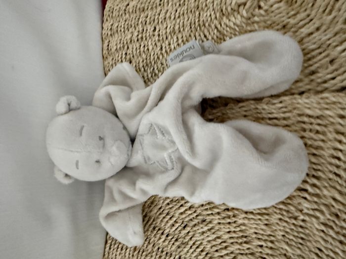 Doudou plat ours gris Tidou étoiles NOUKIE'S