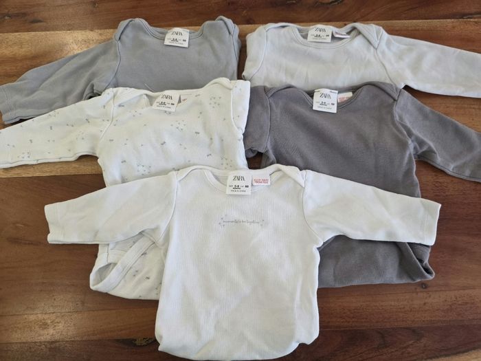5 bodies ZARA 3-6MOIS MIXTES