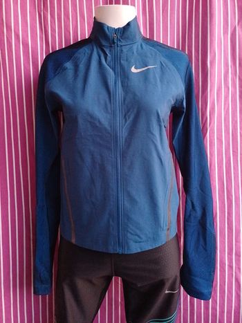 Veste d'sport centrée