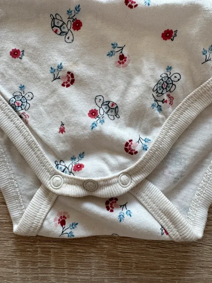Body blanc motifs fleurs et tortues Sergent Major 12 mois BE - photo numéro 5