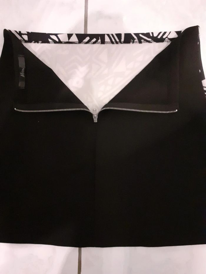 Jupe courte taille 36 ou S - photo numéro 4