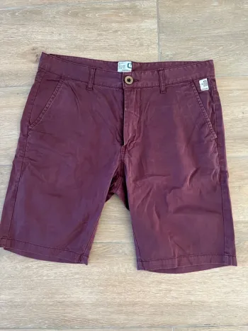 Short bordeaux taille 32