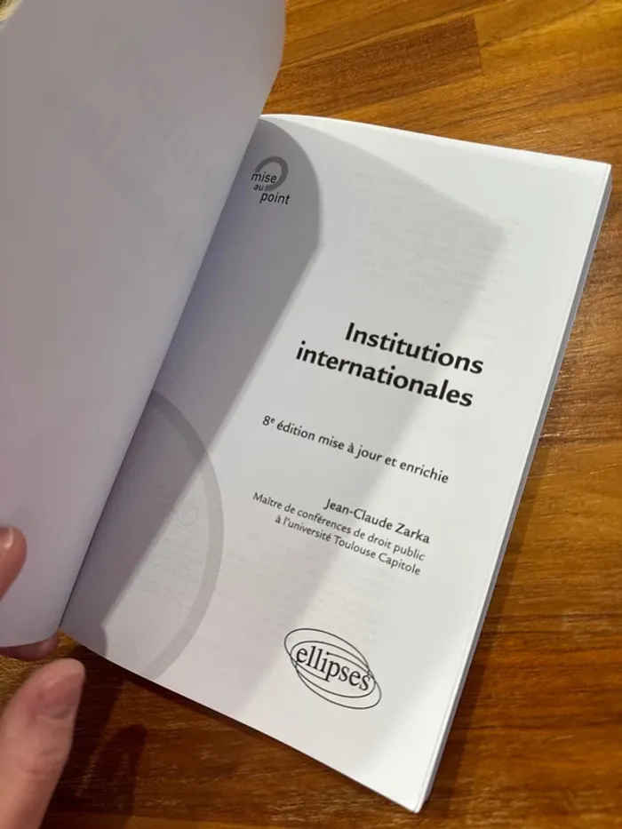 Livre, institution internationale, huitième édition - photo numéro 4