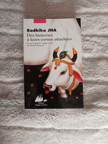 Des lanternes à leurs cornes attachées