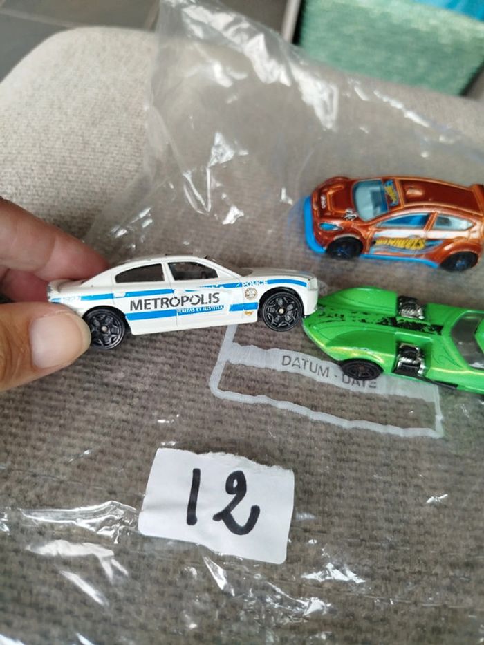 Lot de 3 voitures hot wheels - photo numéro 2