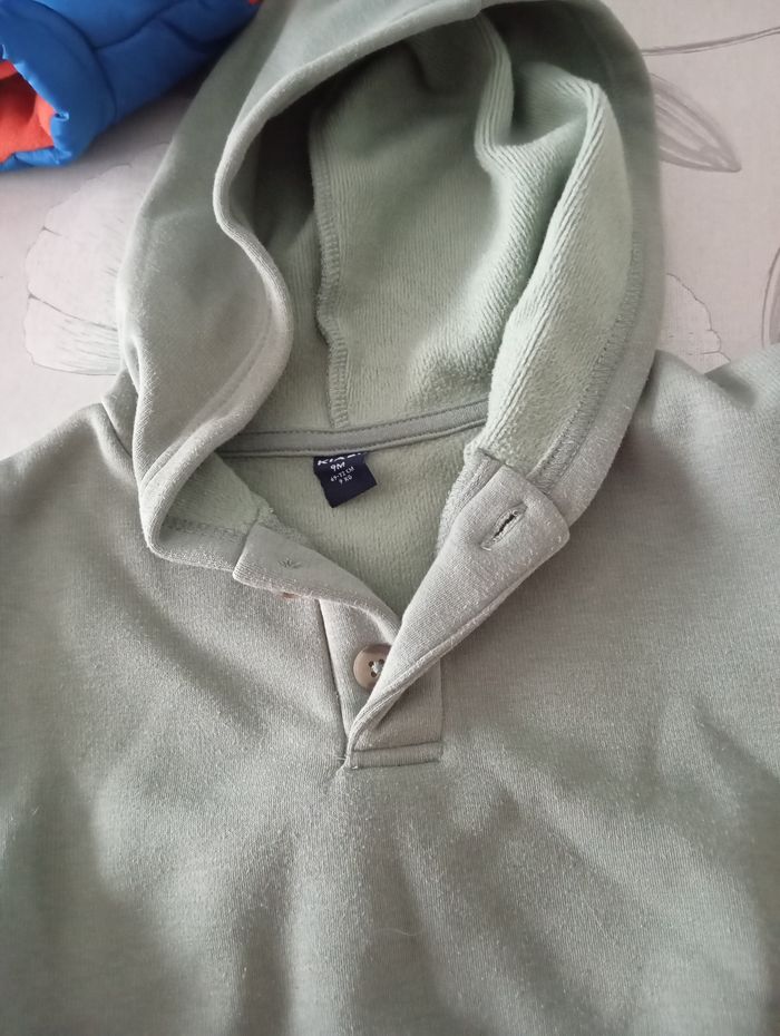 Pull a capuche - photo numéro 3