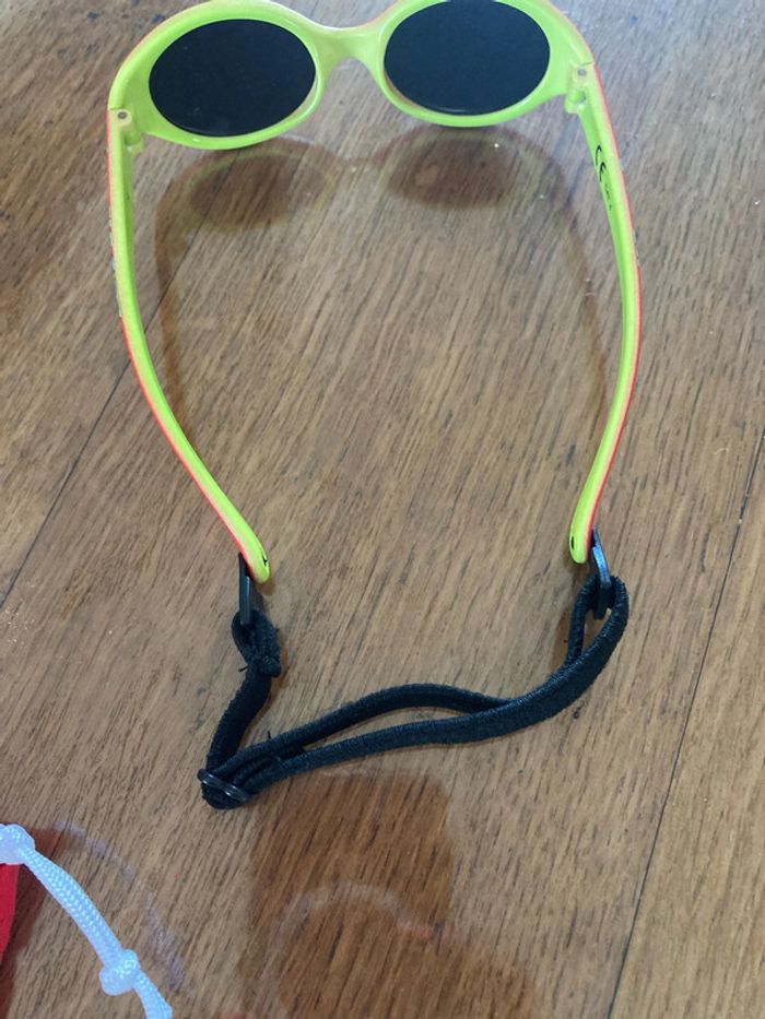 Lunette de soleil bébé 1er âge - photo numéro 4