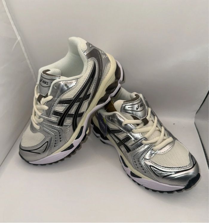 Asics bleu ou beige - photo numéro 3