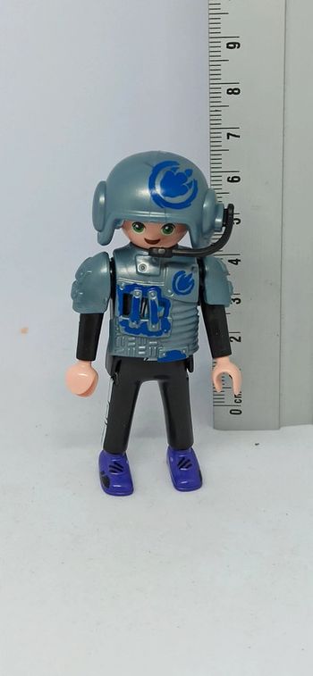 Homme combattant robot playmobil