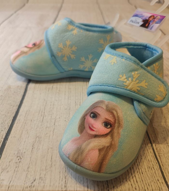 Reine des Neiges pantoufle enfant d'intérieur, brille dans la nuit - photo numéro 3