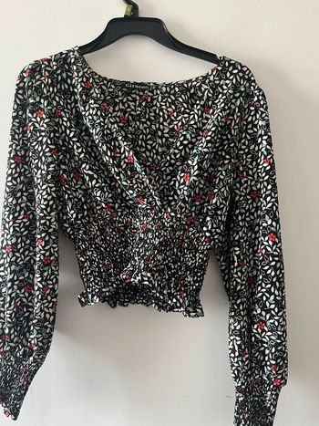 Blouse noire fleurie, décolleté V - M/L