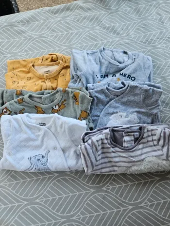 Lot de 5 pyjamas velours taille 6 mois 🌸