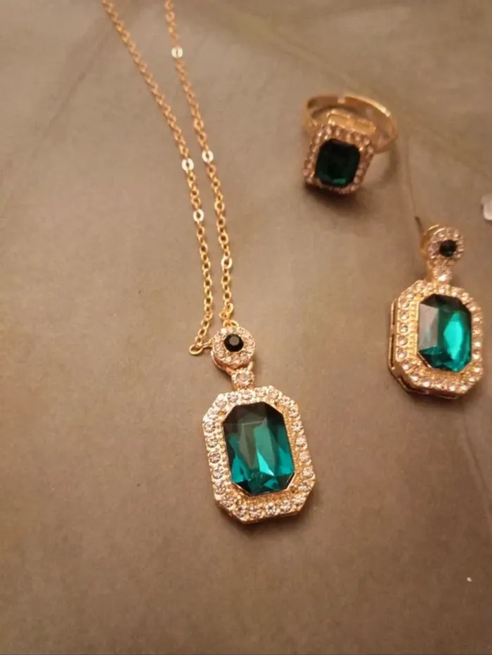 collier pendentif , boucles d'oreilles, bague . - photo numéro 2