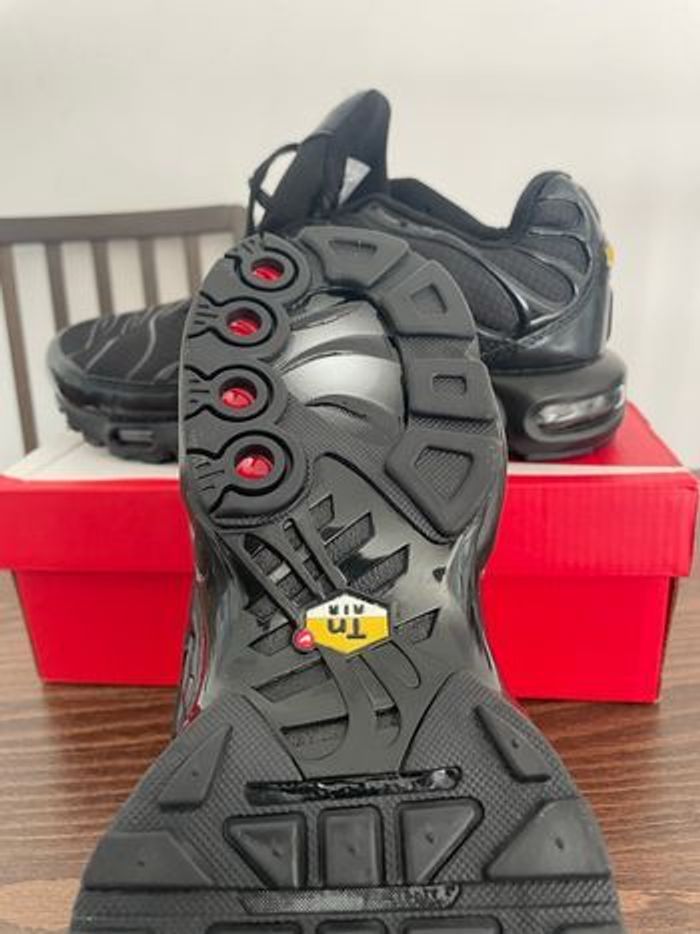 Tn Nike full black taille 42 neuf dans la boîte - photo numéro 2