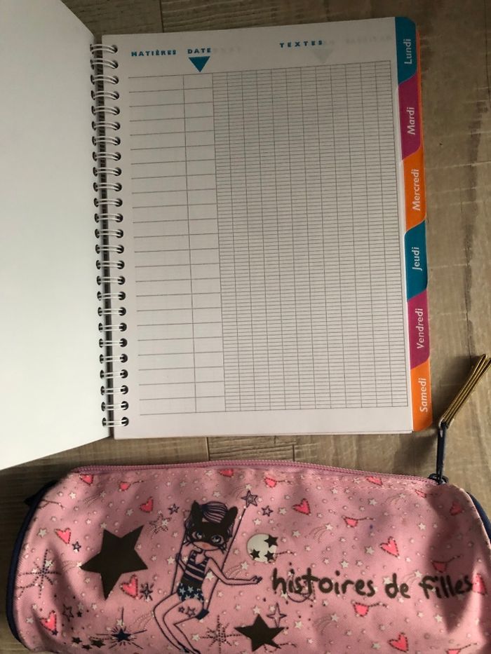 Lot cahier de textes et trousse Histoires des filles - photo numéro 3