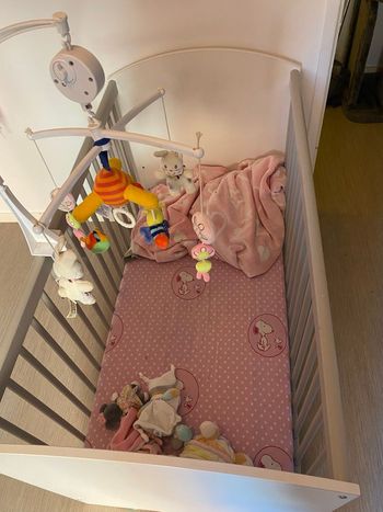 Lit bébé 2 draps et mobile bébé