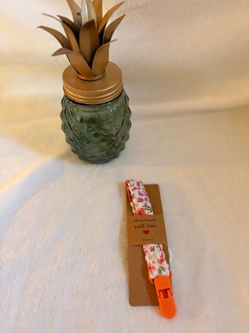 Attache tétine universelle 