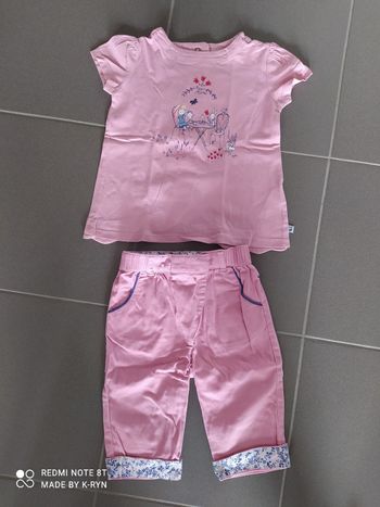 Ensemble pantacourt tee-shirt.