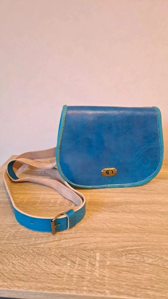 Petit sac à main besace cuir bleu turquoise. Neuf