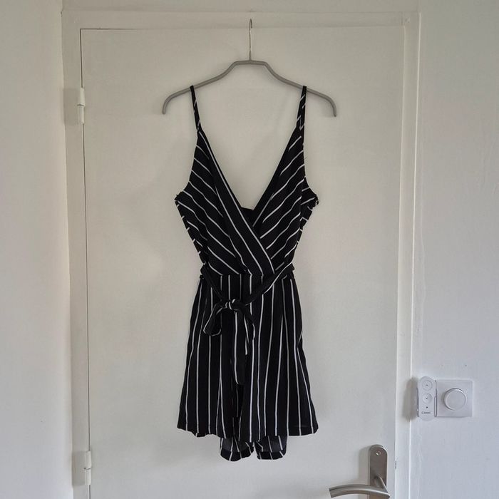 Combi short neuve rayée noire et blanche avec ceinture - Shein - Taille M : 38 - 40