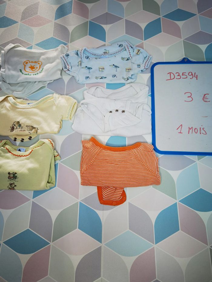 D3594 - lot 6 bodies garçon 1 mois