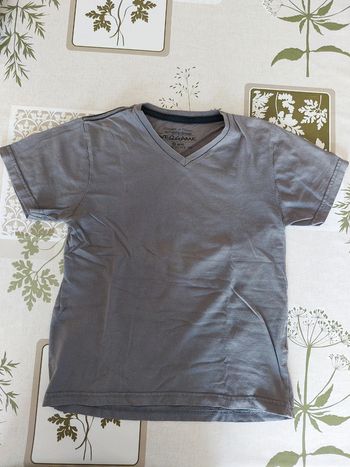 T-shirt col V
