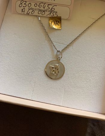 Médaillon petit ange