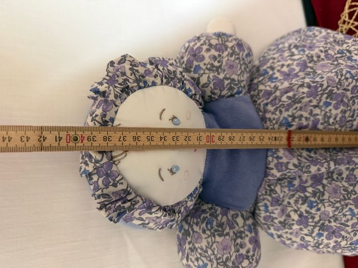 jolie poupée tout en tissu créée et cousue dans l'atelier de Pamplemousse Peluches en Picardie. Pam - photo numéro 2