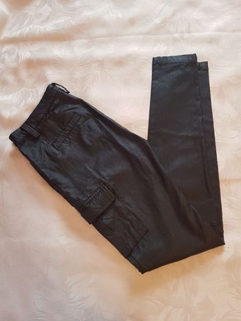 Pantalon cargo, toile enduite, T.34.