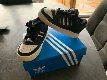 Chaussures Adidas neuves taille 21 